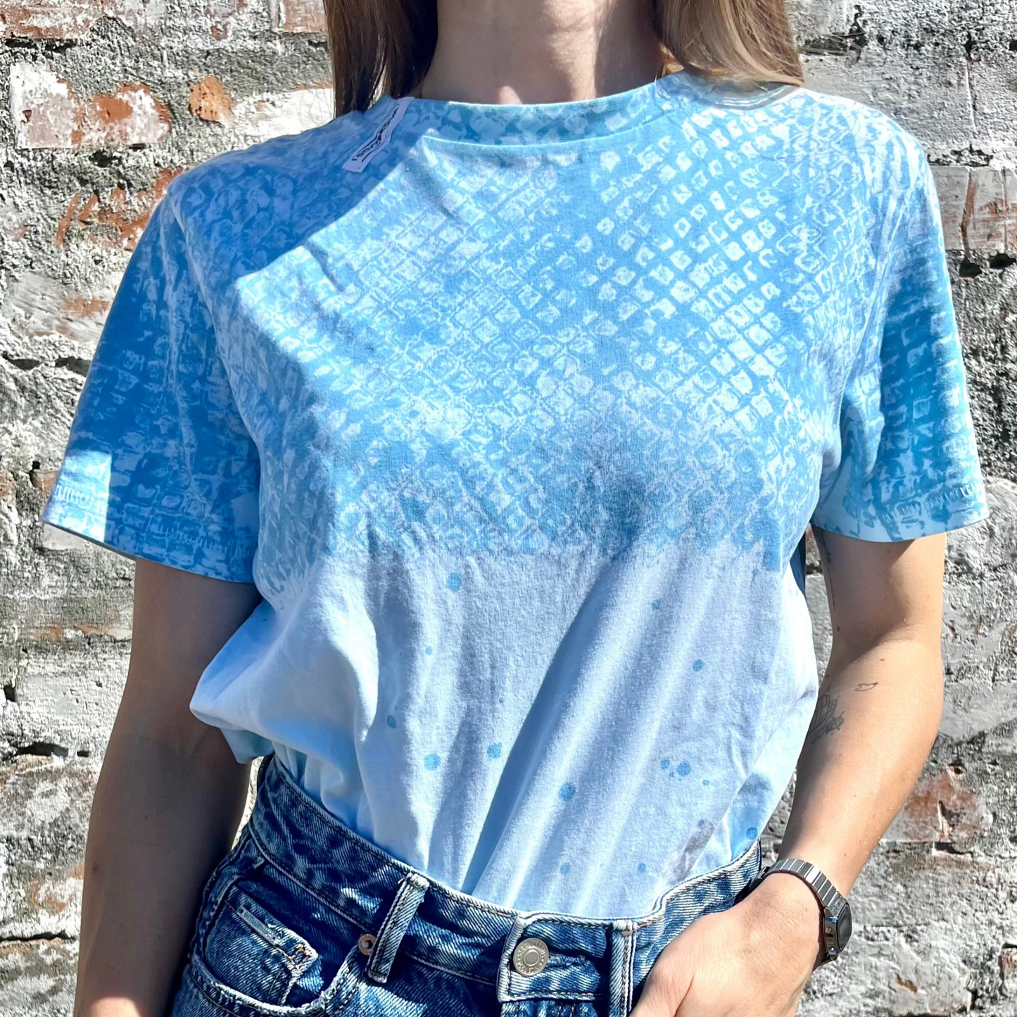 kaleido-t-shirt-blue-mosaic-front